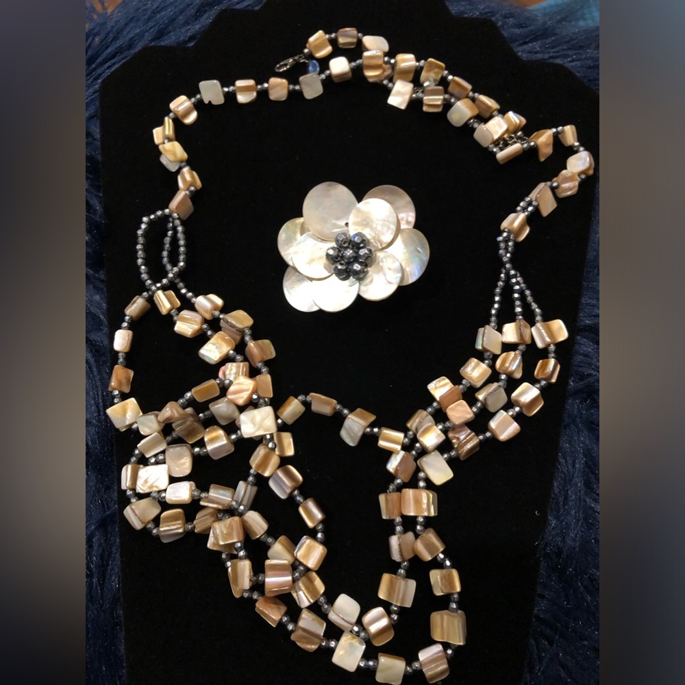 Cookie Lee Shell Beaded 3 Layer Necklace Vintage … - image 4